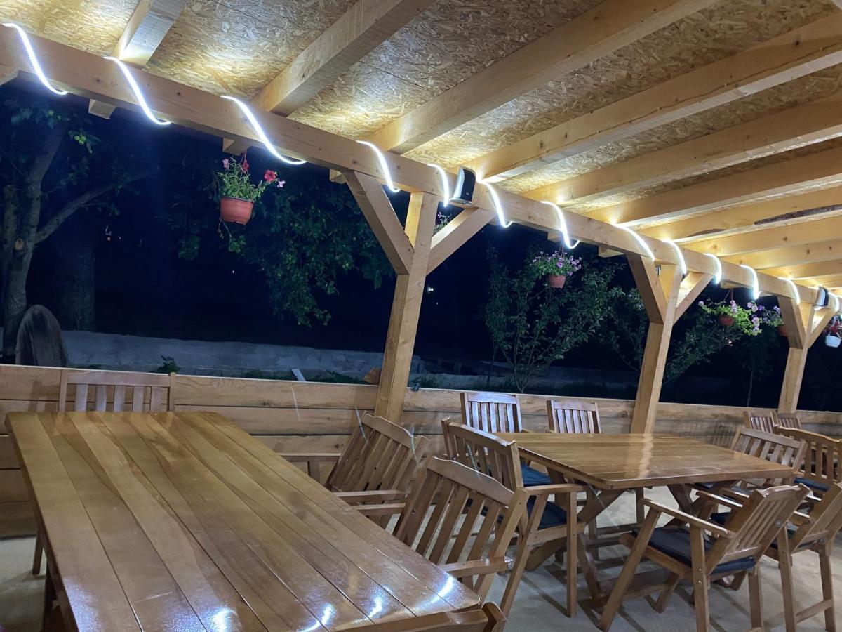 The Blue Eye Bed & Breakfast Vusanje Luaran gambar