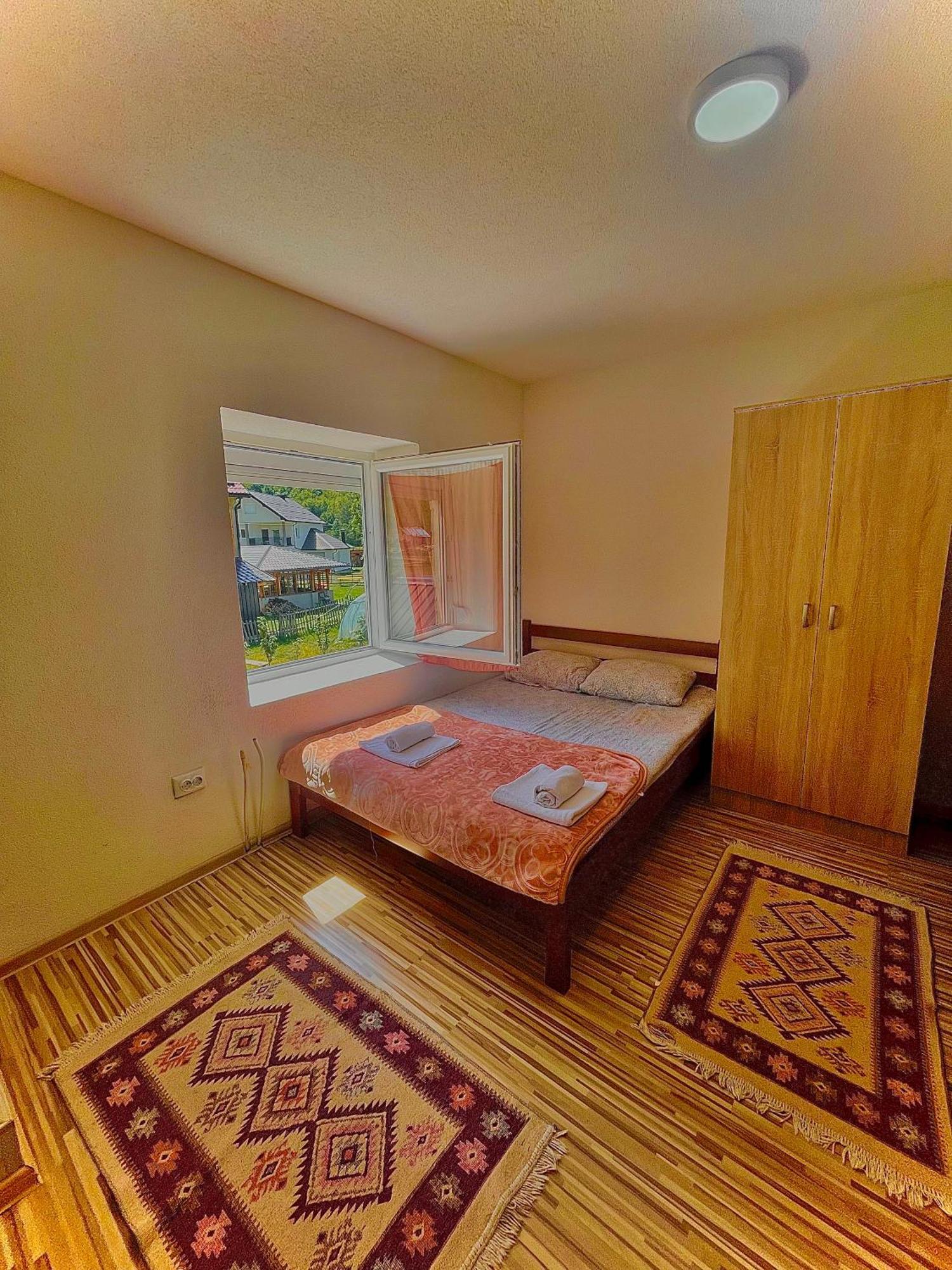 The Blue Eye Bed & Breakfast Vusanje Luaran gambar