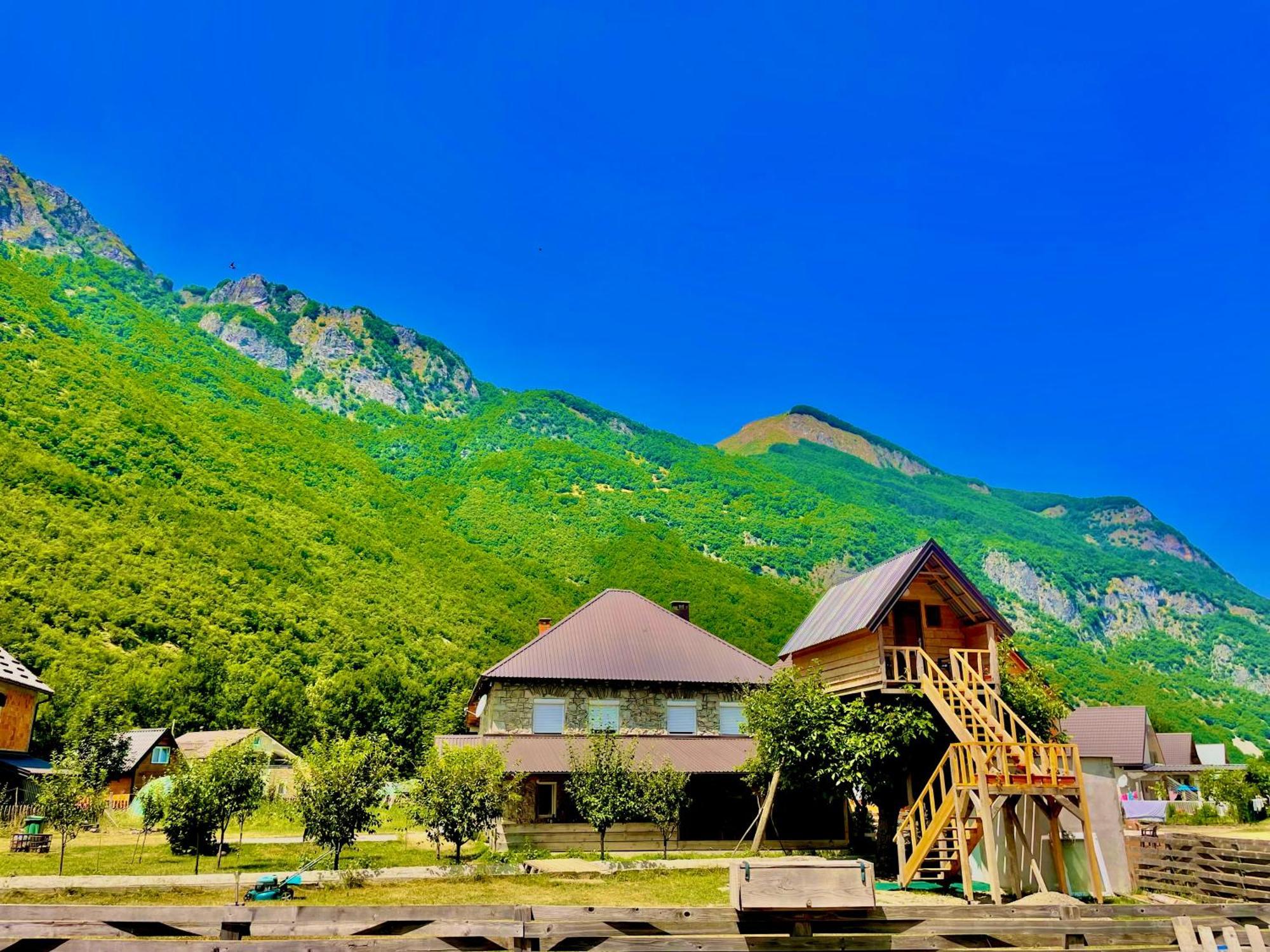 The Blue Eye Bed & Breakfast Vusanje Luaran gambar