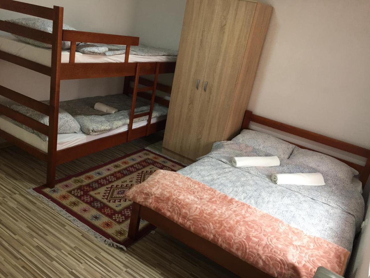 The Blue Eye Bed & Breakfast Vusanje Luaran gambar