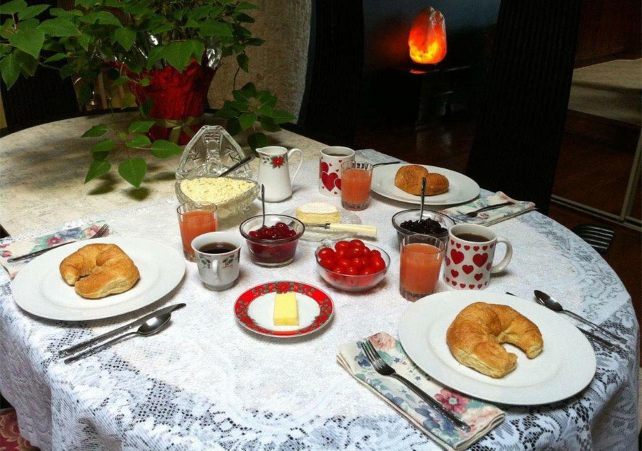 The Blue Eye Bed & Breakfast Vusanje Luaran gambar