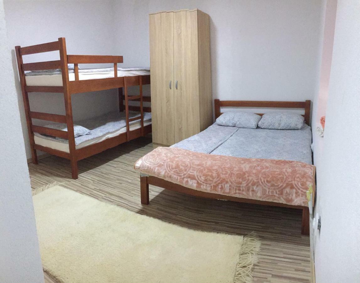 The Blue Eye Bed & Breakfast Vusanje Luaran gambar