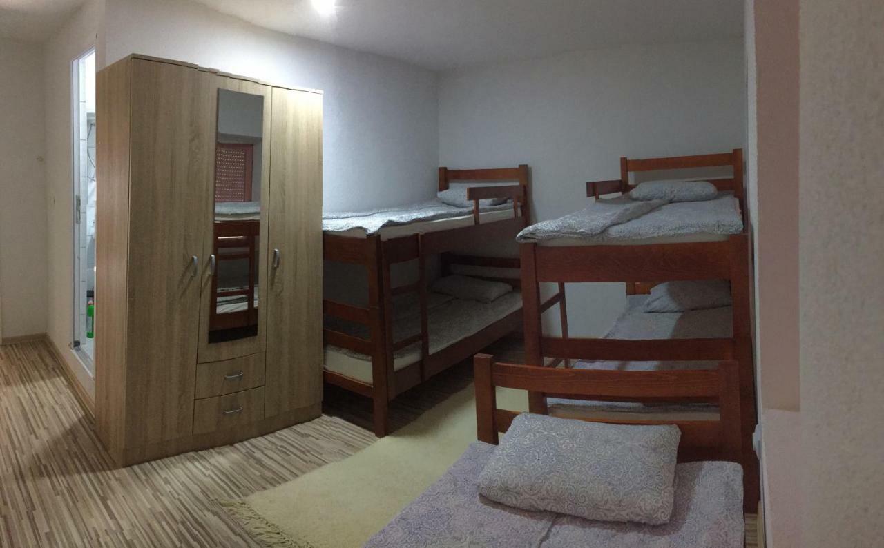 The Blue Eye Bed & Breakfast Vusanje Luaran gambar